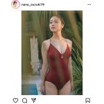 鈴木奈々、ワンピース水着で際立つ透明肌にうっとり「大人っぽくて綺麗です」