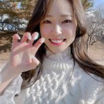 レースクイーン・橘香恋、美脚にうっとり白ニットコーデ披露