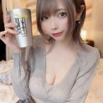 コスプレイヤー・椿なぎさ、猫耳ニットでお腹チラリ