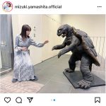 乃木坂46・山下美月、ガメラと対峙した2ショット公開