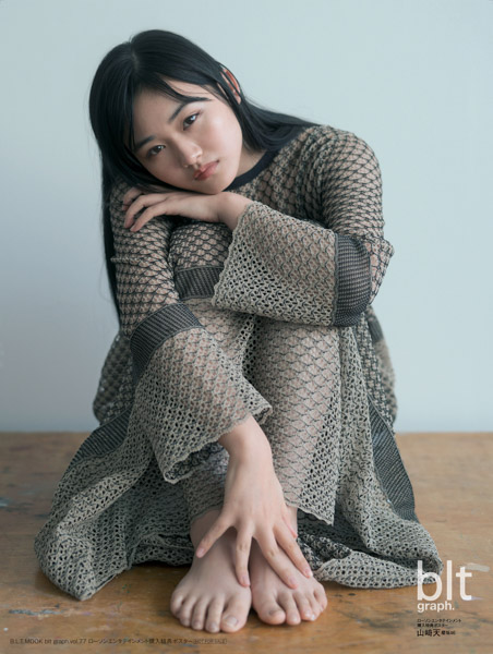 櫻坂46・山崎天、黒髪ロングヘアーで魅了する「blt graph.vol.77」表紙画像が公開