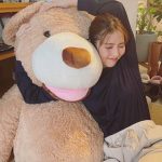 石川恋、相方特大テディベアをハグする姿などに悶絶の声