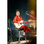 布袋寅泰、「ギタージャンボリー」初日大トリに登場！真紅のステージ衣装で『POISON』披露＜ギタージャンボリー2022＞