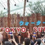 CYBERJAPANが鮮やかな水着姿でセクシーにランウェイを演出！＜SUMMERLAND IDOL CARNIVAL＞