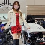 華麗なコンパニオンが美脚アピールの衣装で２日目を盛り上げる！＜東京モーターサイクルショー2022＞