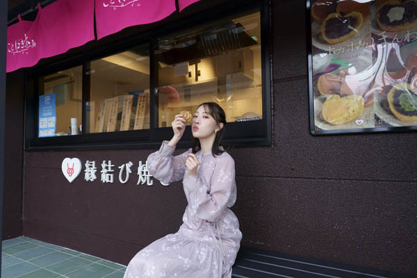 藤江れいな、デビュー15周年メモリアルカレンダーを発売