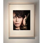 50th記念写真集『西川貴教 五十而知天命』、一年遅れの写真展が5月10～15日に開催決定