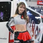 【写真特集 7枚】レースクイーン・今井みどり、ヘソ出し衣装でくびれ披露＜東京オートサロン2022＞