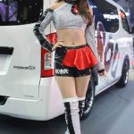 【写真特集 7枚】レースクイーン・今井みどり、ヘソ出し衣装でくびれ披露＜東京オートサロン2022＞