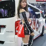 【写真特集 7枚】レースクイーン・今井みどり、ヘソ出し衣装でくびれ披露＜東京オートサロン2022＞