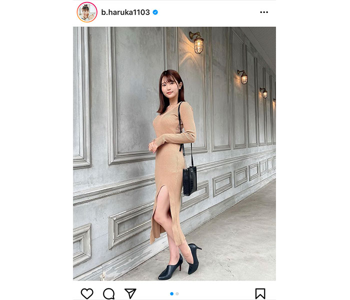 JamsCollection・坂東遥、ニットワンピースから美脚をチラリ！