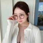 SKE48・江籠裕奈、デコだしショットで胸元チラリ！「朝から刺激的です」