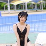 【写真特集 11枚】dela・藤本南、黒ワンピ水着を大人セクシーに着こなし！＜近代麻雀水着祭2022＞