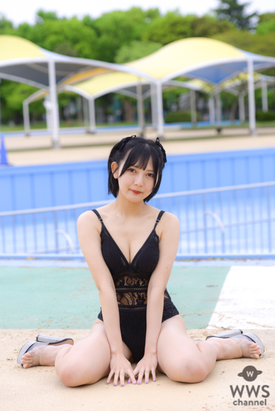 【写真特集 11枚】dela・藤本南、黒ワンピ水着を大人セクシーに着こなし！＜近代麻雀水着祭2022＞