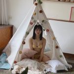 ナナランド・峰島こまき、小動物のような可愛さ全開のグラビア披露！＜STRiKE！＞