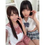 花咲れあ＆夏目まどか、ミニ丈制服でコラボ2ショットで美脚全開！
