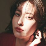 平田梨奈、妖艶な眼差しで美バスト大胆見せつけ！