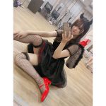 今出舞、網タイツセクシーな悪魔コスプレで「かまって」