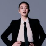 今田美桜、スーツ姿で華麗なウォーキングを披露！「SCSK」TVCMに出演