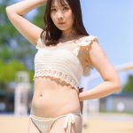 【写真特集 10枚】コスプレイヤー・イズ氏、夏の太陽を反射する透明肌に熱視線！＜近代麻雀水着祭2022＞