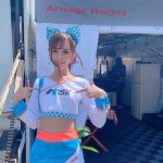 レースクイーン・葵井えりか、リボン付きのお腹見せコスチュームを自撮りで披露！