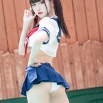 中村栞菜「やっぱ見たいんじゃん」、セーラー服で魅せる『えちえち』チラリズム