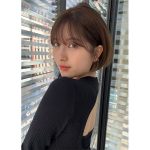 AKB48・大和田南那が人生初ショートカットに！背中見せニットで色気放つ