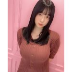 我妻ゆりか、ニット越しから伝わる圧巻バストに歓喜の声