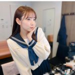 新内眞衣、ノリノリのセーラー服ショットに反響ぞくぞく！