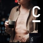 SKY-HI、自身が出演する「C COFFEE」新CMで鍛えられた腹筋を披露