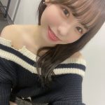 SKE48・佐藤佳穂、気になるオフショルニット姿にファンどぎまぎ「ハマりにきちゃえば」