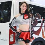 【写真特集 9枚】レースクイーン・橘香恋、美脚あらわなコスチュームに熱視線！＜東京オートサロン2022＞