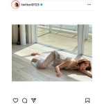 トリンドル玲奈、透け感ワンピースで生脚あらわに！「綺麗過ぎて見惚れます」