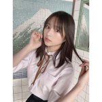 #ババババンビ・宇咲、制服衣装でスカートふわり