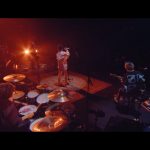 ONE OK ROCK、初のアコースティックライブ映像作品がリリース「Mighty Long Fall」ライブ映像も公開