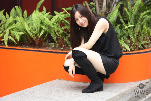 レースクイーン・今田希(dela)、セクシーなミニスカコーデで美脚アピール! 「ヘルシーな色気をどんどん出していきたい。目標はソロの写真集やDVDを出すこと」