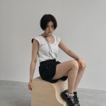 安斉星来、クールなショートパンツと美脚で魅了「美脚にお似合い」「今日もマブい」とファン絶賛！