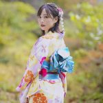 藤江れいな、古賀成美が思い出深い大阪の書店でカレンダー発売イベントを開催