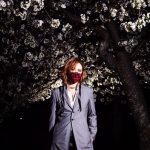 YOSHIKIが夜桜の下で美しすぎる決めショット「薔薇も似合うけど、桜も似合ってます」「YOSHIKIさんが桜みたいです」とファン陶酔！