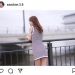 朝倉咲彩、タイトなミニワンピから太ももチラリ。美しすぎる後ろ姿を披露！