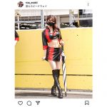 レースクイーン・荏崎ろあ、へそ出しミニスカコスチュームに歓喜の声殺到！「セクシーな長い美脚」「超かわいい」