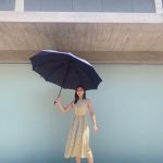 石川恋、日傘を差した芸術的なふわっとジャップショットを公開