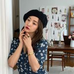 板野友美、ベレー帽×ワンピース姿のオフショット多数公開「何枚目が好き？」