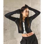 みちょぱ、 クロップド丈のヘソ出しマニッシュスタイル公開！「おへそのピアスがセクシー」