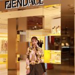 近藤千尋、フェンディ＆ヴェルサーチェでセレブ感満載の美脚コーデを披露！