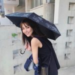 石川恋、背中と脚のスリットがヘルシーで魅力たっぷり!!カットリブワンピ姿を公開