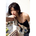 工藤美桜、ワイルドな一面をのぞかせた美ボディに釘付け！＜FLASH＞