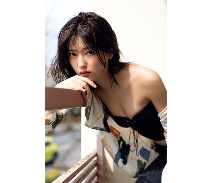 工藤美桜、ワイルドな一面をのぞかせた美ボディに釘付け！＜FLASH＞