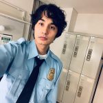 舞台『ロビー・ヒーロー』中村蒼、ゆるふわパーマの警備員姿でファンに呼びかけ