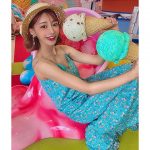 明日花キララ、胸元をあらわなキャミワンピース姿を披露！谷間強調の大胆コーデに「全部可愛すぎてスクショ止まらん」と歓喜の声